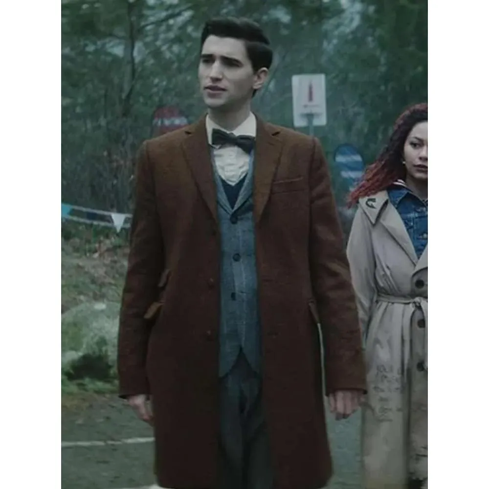 Dead Boy Detectives Tv Series Cast Brown Trench Coat