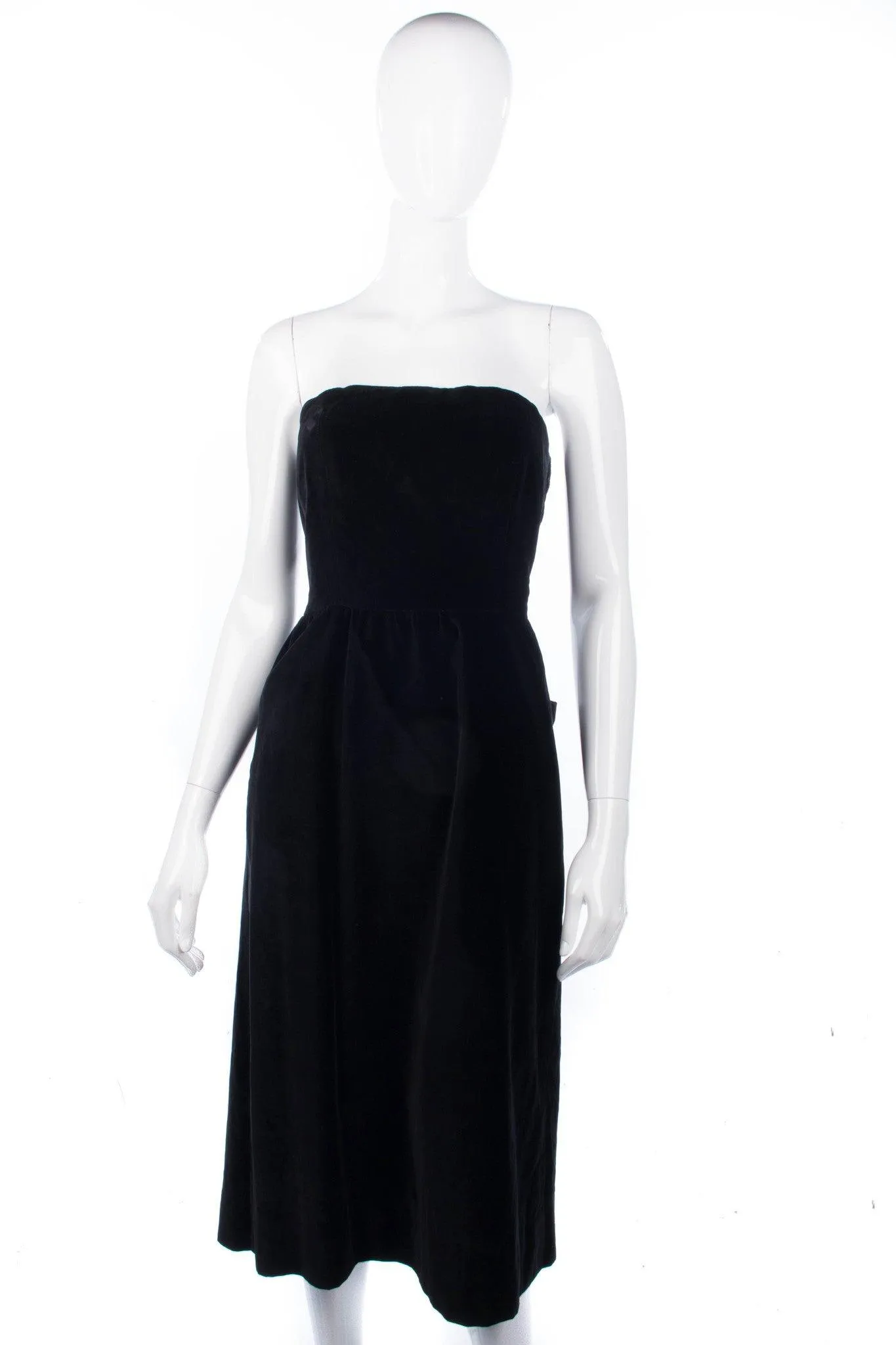 Fabulous Vintage Black Velvet Cocktail Dress with Silk Bow UK Size 6/8