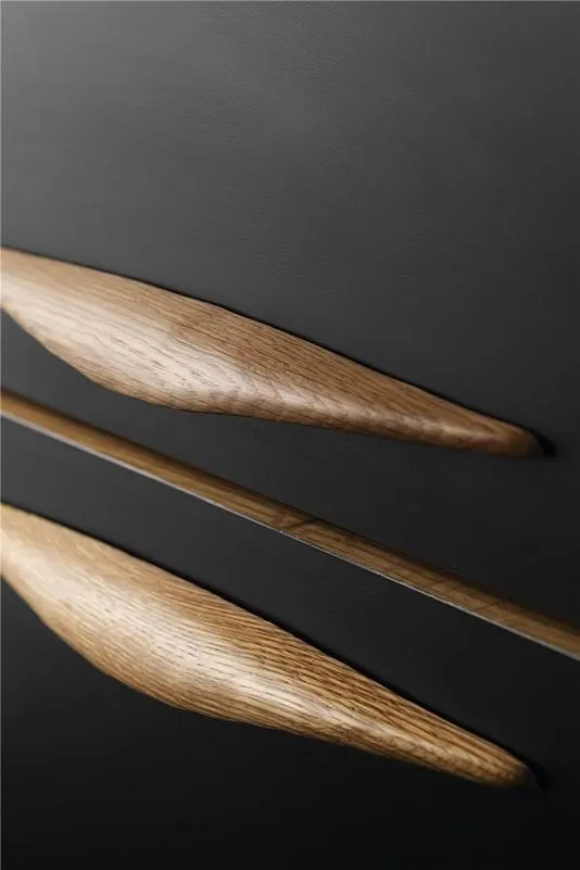 Lacquered Walnut "Manta" Wood Drawer Handles