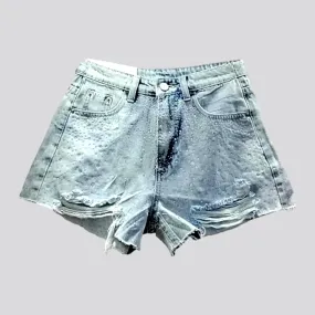 Straight frayed-hem women's jean shorts