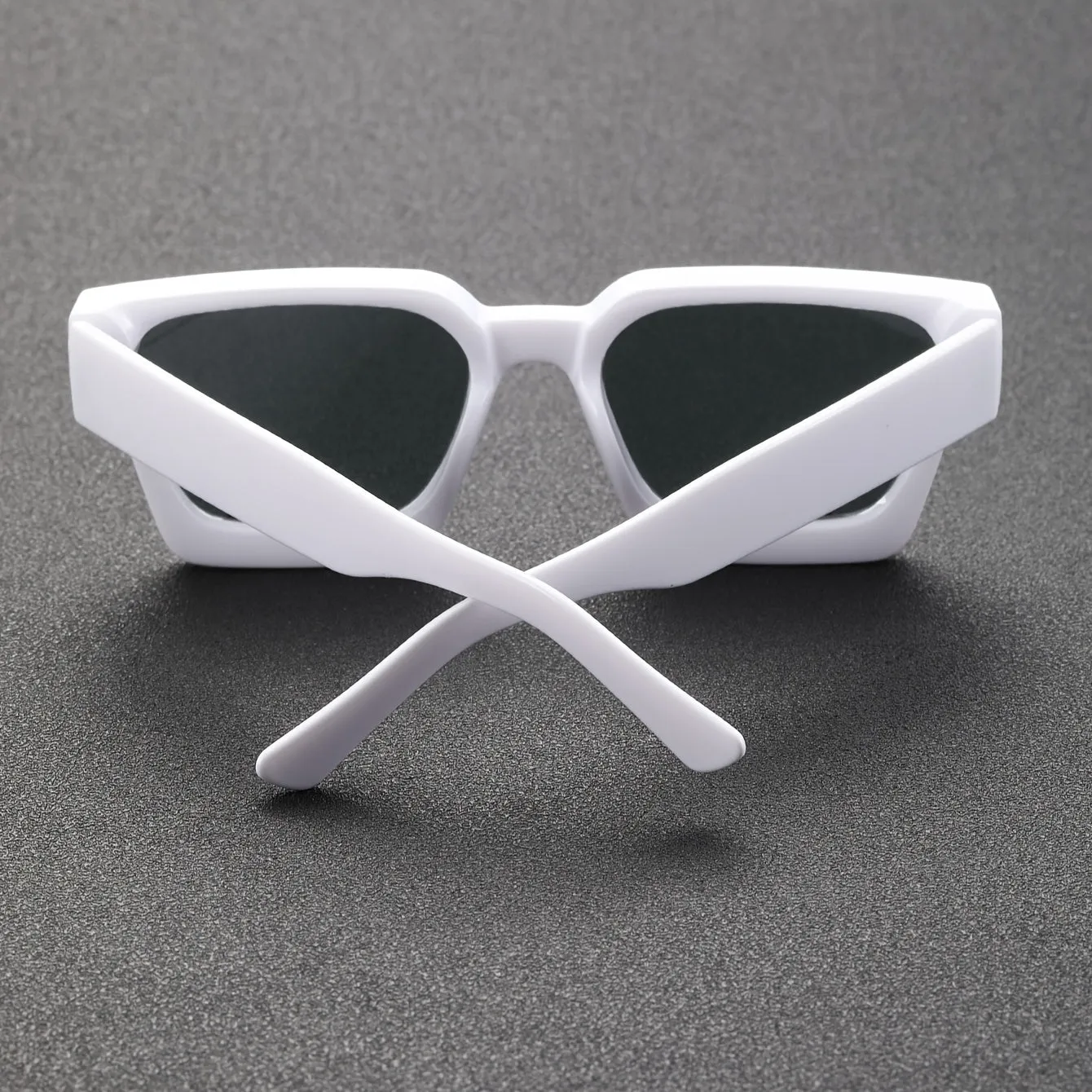 Stylish Unisex Y2K Sunglasses with Thick Square Frames