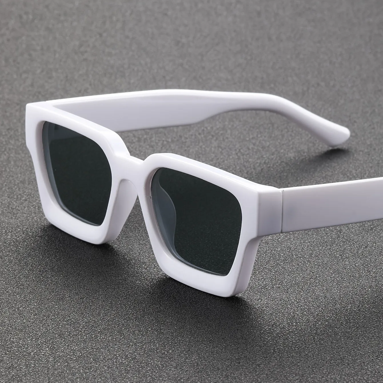 Stylish Unisex Y2K Sunglasses with Thick Square Frames